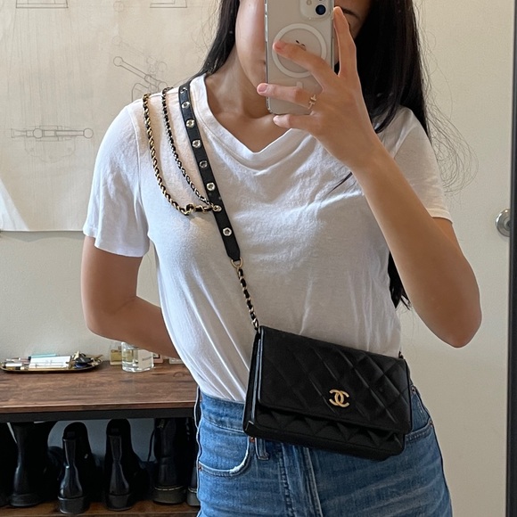 Chanel goatskin WOC (cruise 2021/2022 wallet on chain) - Picture 4 of 16